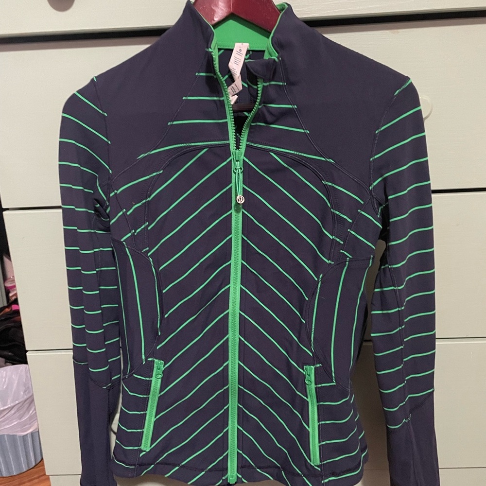 Lululemon Navy Blue & green striped jacket 8